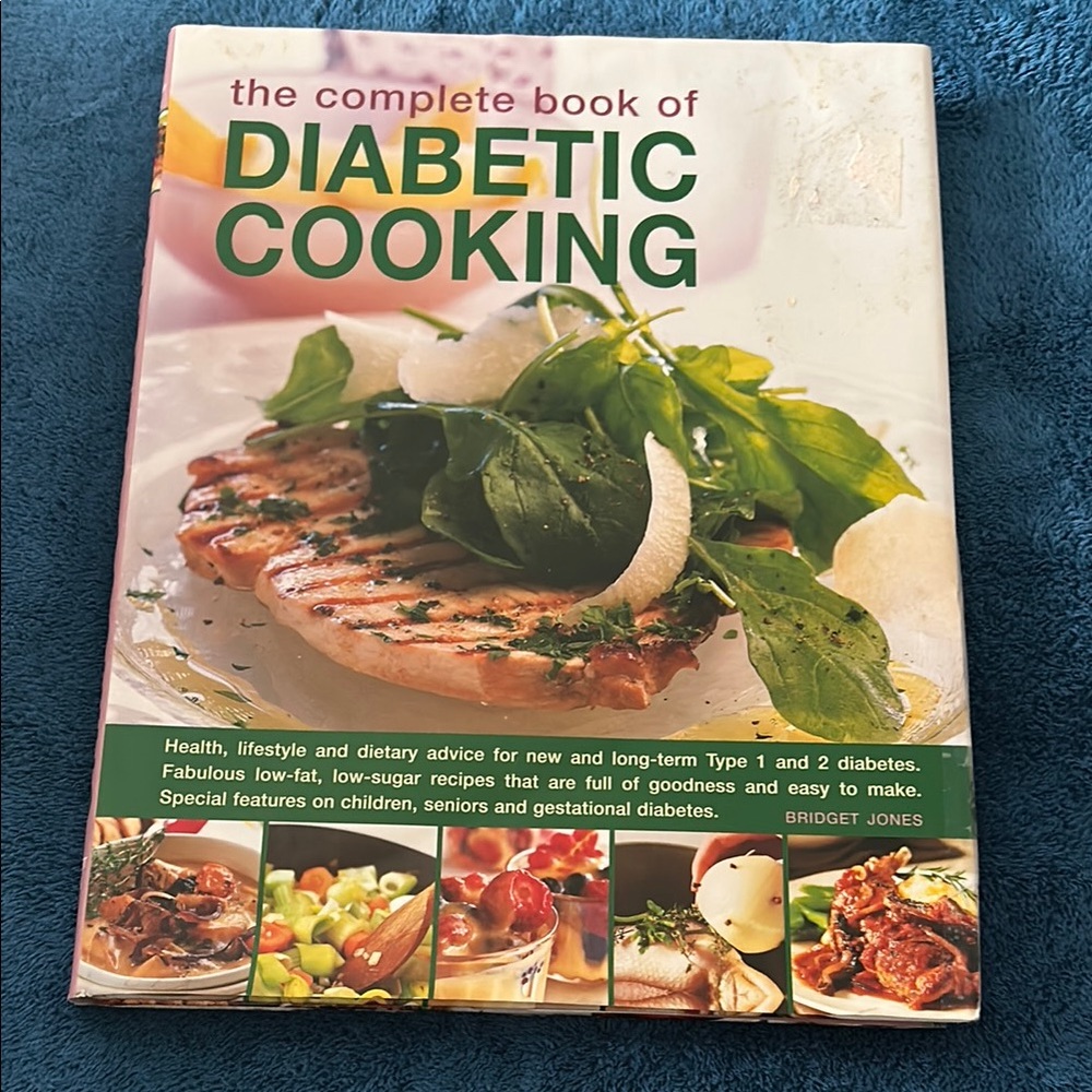 Green and White Dining Set for Elegant Meals